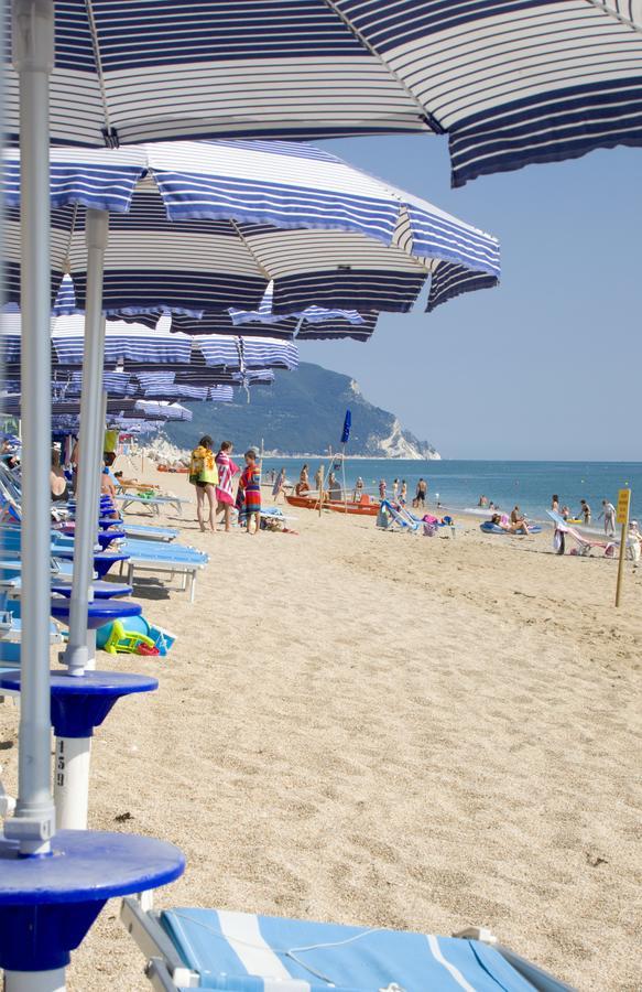 Villaggio Riva Musone Порто Реканати Екстериор снимка